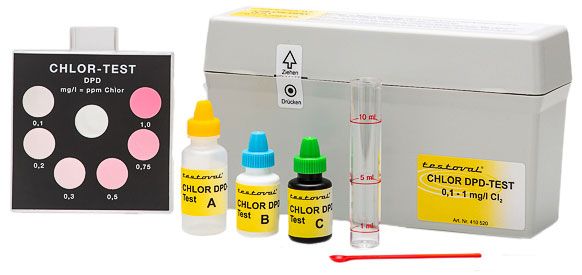 Testoval® Chlorine DPD Method 0.1-1 mg/l Testoval Chlor DPD 0,1 - 1 mg l Testbesteck.jpg, Testoval Chlor DPD Testbesteck, geöffnetes Kunststoffgehäuse mit Farbvergleichsgerät und Reagenzbehältern, Test für freies und Gesamtchlor, Farbvergleich im Konzentrationsbereich 0,1 bis 1 mg/l